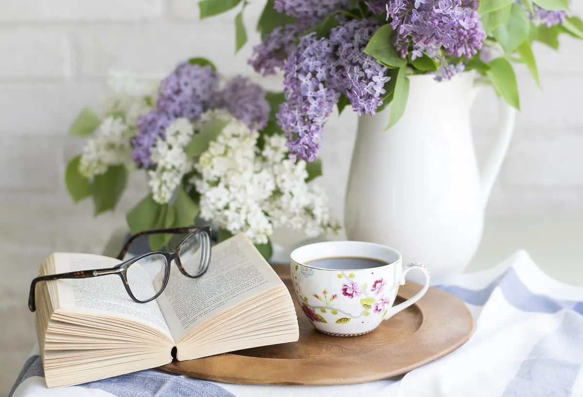 Minimalism vs. Cozy Living: Finding Your Middle Ground